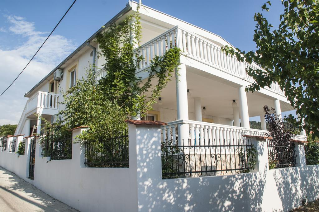 Axenia Hotel Utjeha Exterior photo